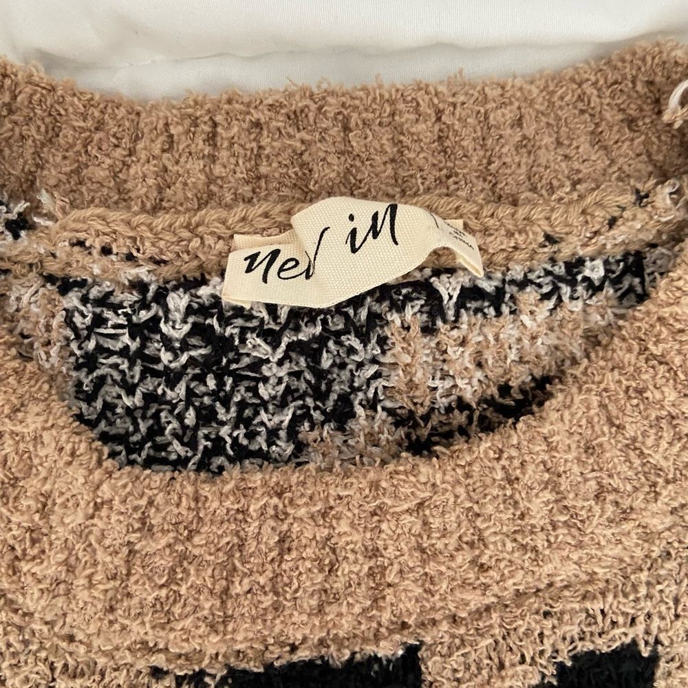 Distressed leopard sweater size small - Picture 3 of 11
